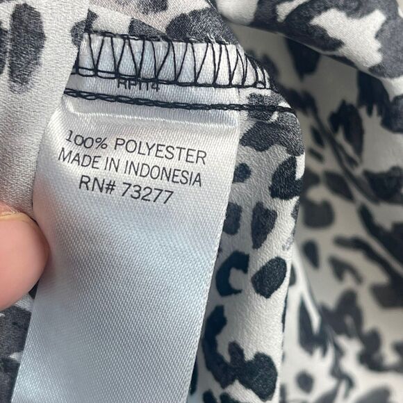 EVRI Top Women's 1X Black White Animal Print V-Neck Long Sleeve Blouse Mature - Picture 5 of 8